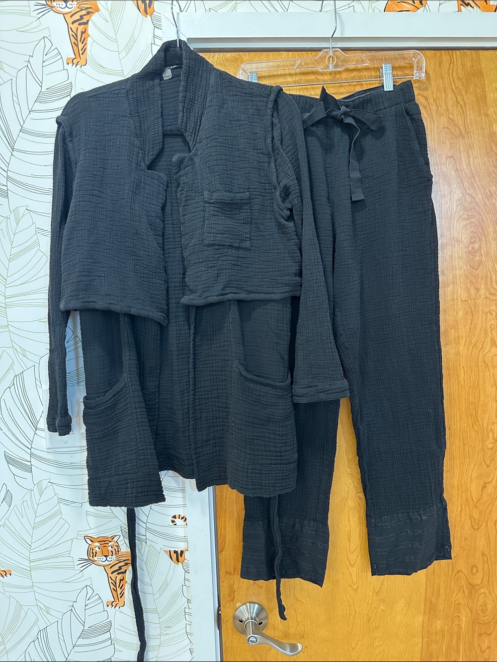 Raquel Allegra Women's Black Textured Lounge Pants & Jacket Set